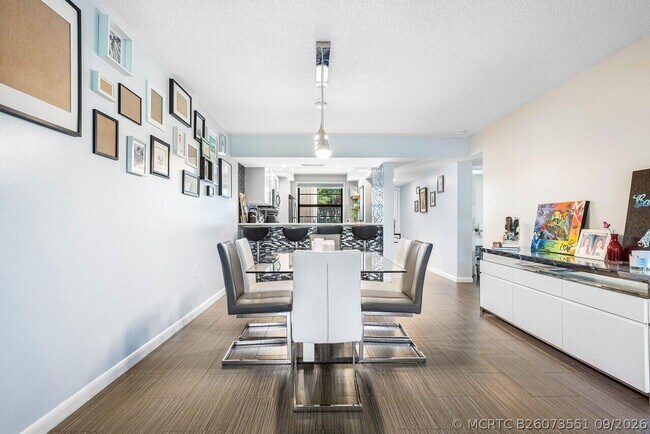 Building Photo - 6121 Balboa Cir