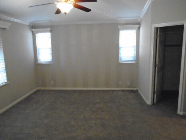 Building Photo - NICE TWO STORY, 3 BEDROOM, 3 FULL BATHROOM...