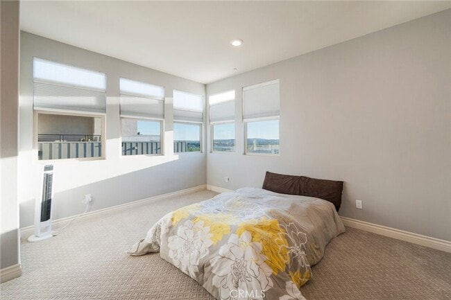 Building Photo - 102 Spectacle