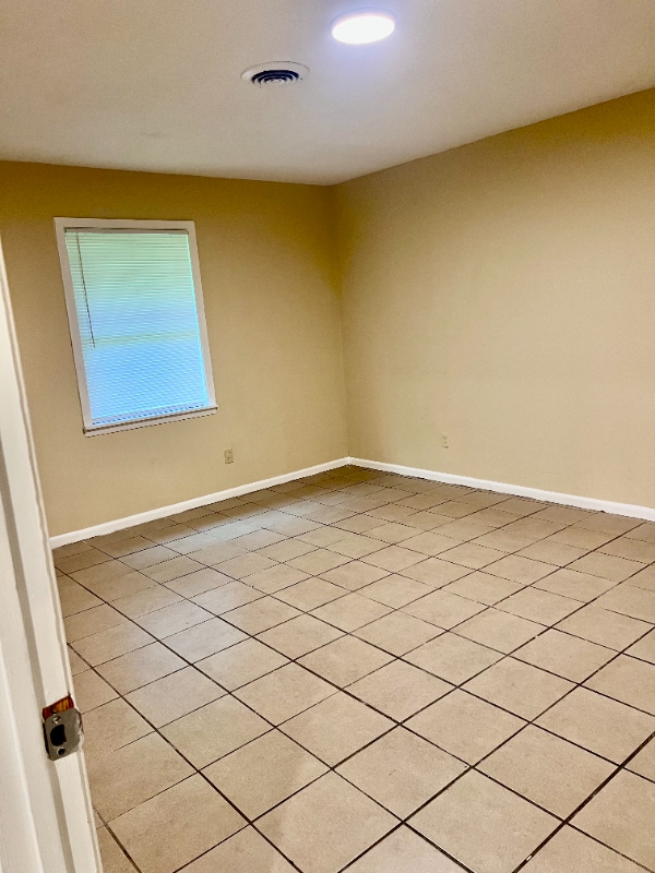 Building Photo - 115 Issac Dr