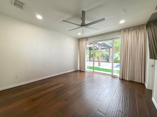 Building Photo - 3128 Rosco Dr