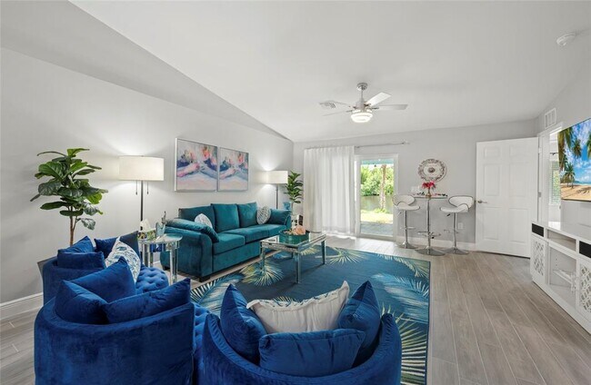 Building Photo - 2100 Como St