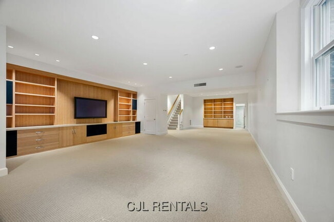 Building Photo - 29 Merrill Rd