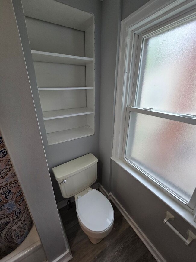 Building Photo - 3 BEDROOM SINGLE FAMILY