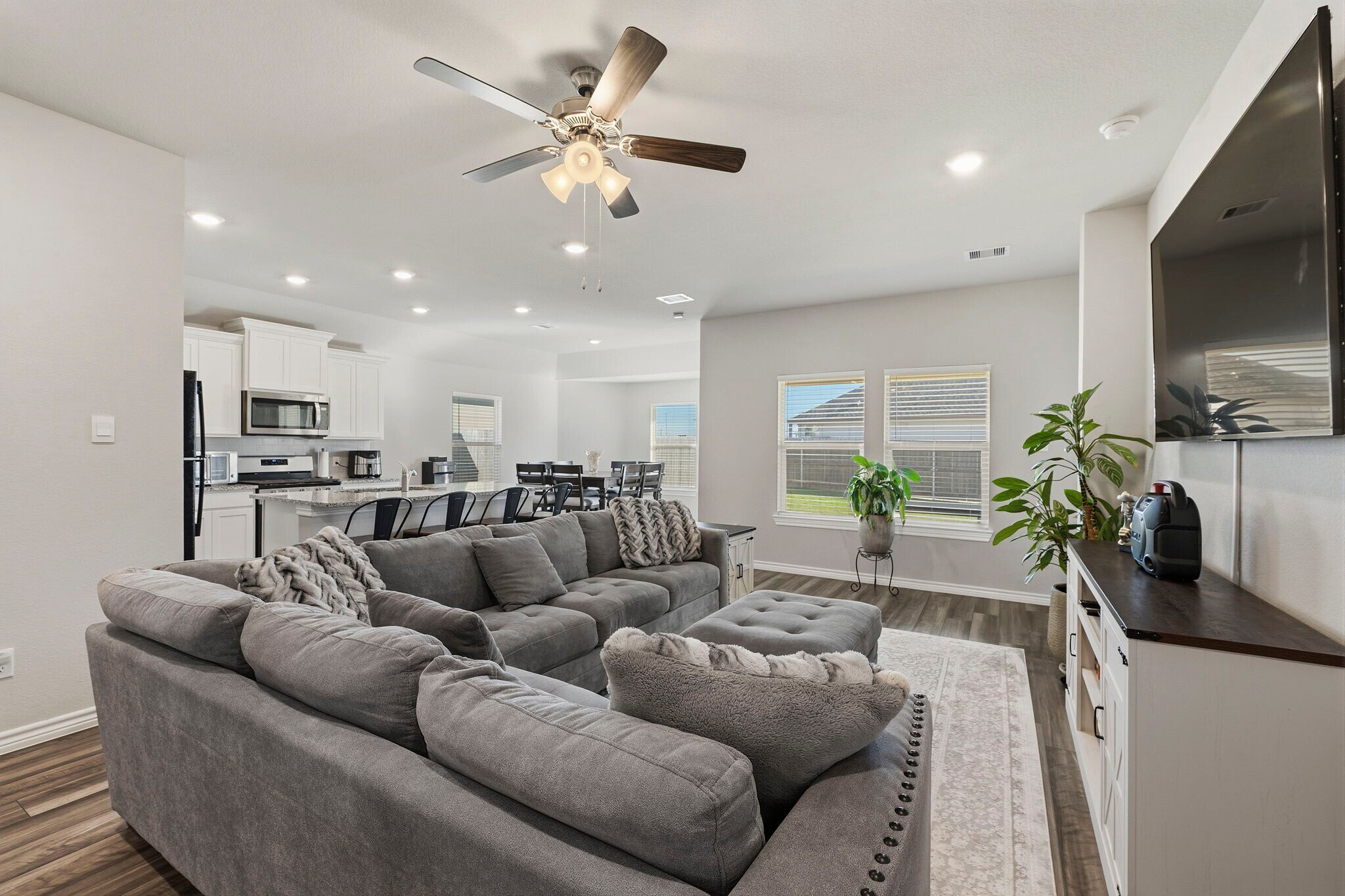 Building Photo - 1033 Verona Dr