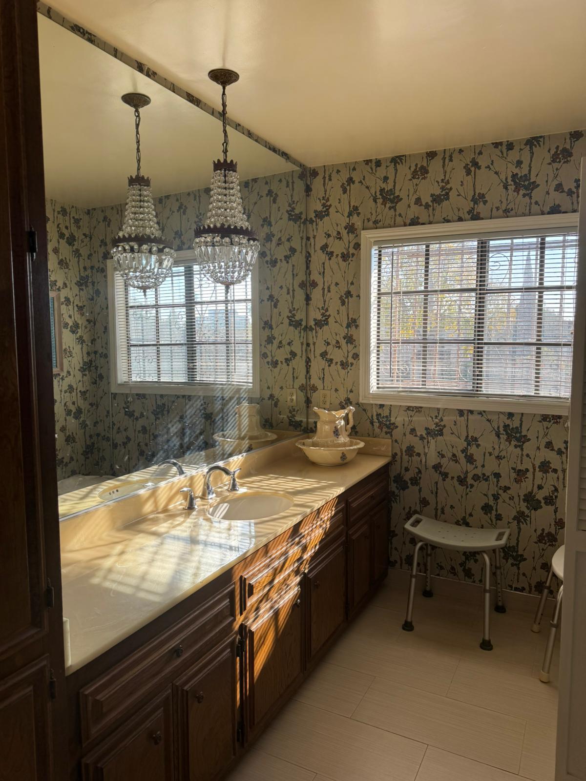 Master bathroom - 6253 Warner Dr