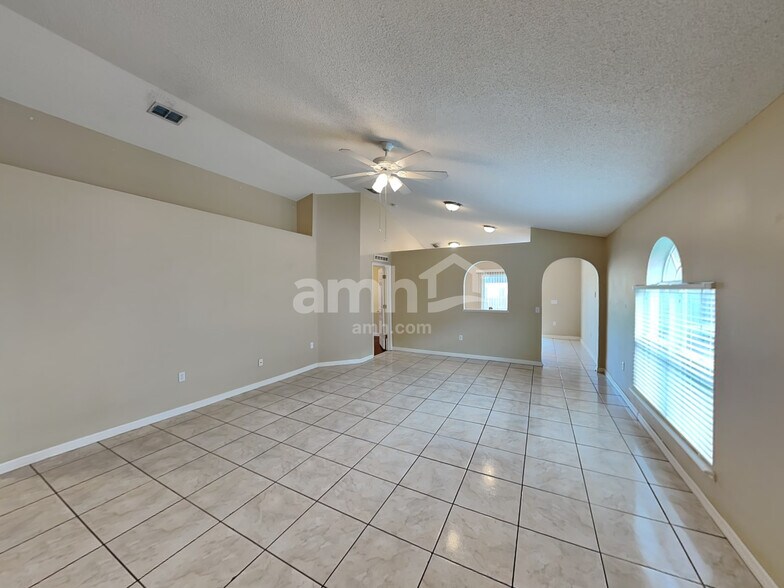 Building Photo - 11414 Ivy Flower Loop