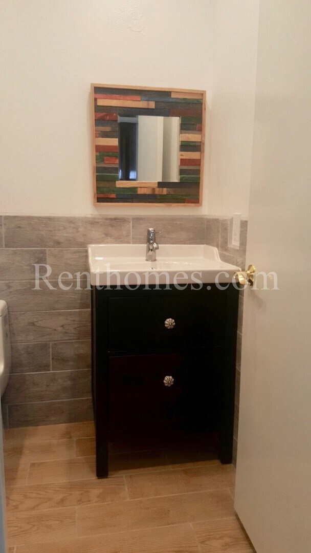 Building Photo - 10019 Knight Dr