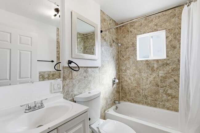 Building Photo - 350 E 60th St