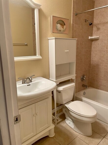 Building Photo - 124 Reserve Cir
