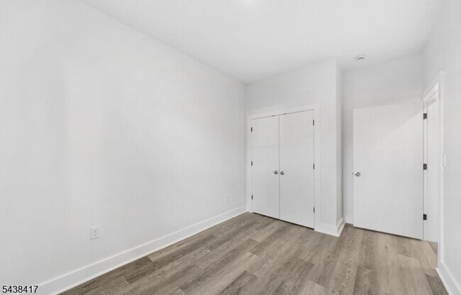 Building Photo - 1119 Hampton Pl