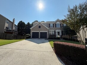 Building Photo - LOCATION!  Close to the outlet Malls and D...