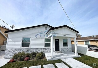 Building Photo - Fully Remodeled 3-Bedroom, 2-Bath Front Un...