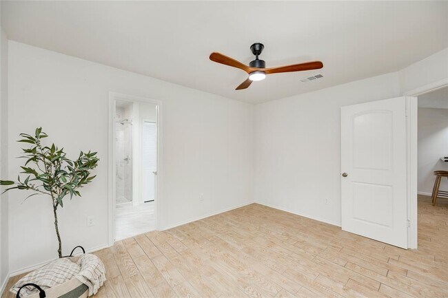 Building Photo - 12706 Heinemann Dr