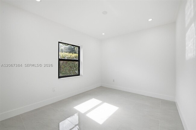 Building Photo - 5000 SW 5th St
