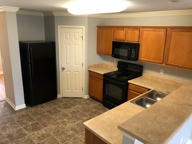 Building Photo - 2 Bedroom, 2.5 Bath Townhouse