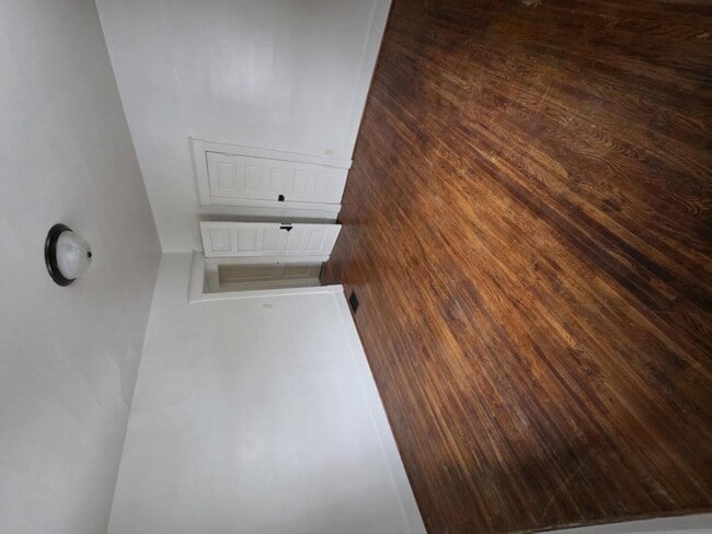 Building Photo - 466 W McKibben St