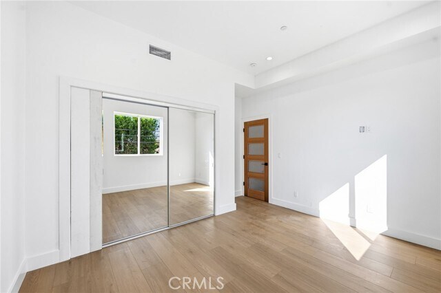 Building Photo - 6556 Balboa Blvd