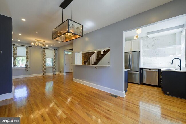 Building Photo - 1123 7th St NE