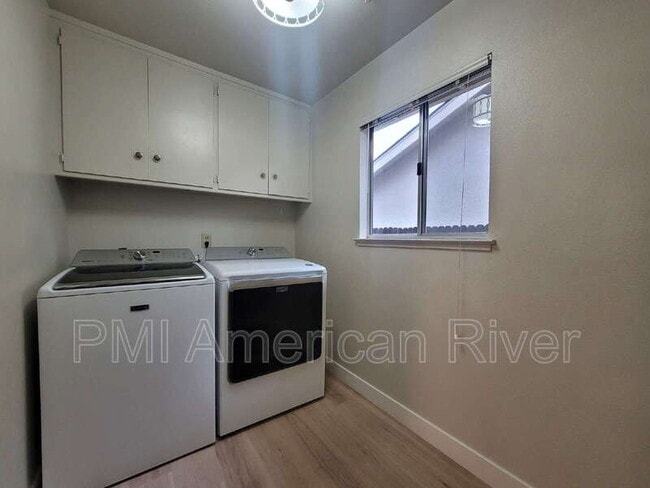 Building Photo - 6349 Seastone Way