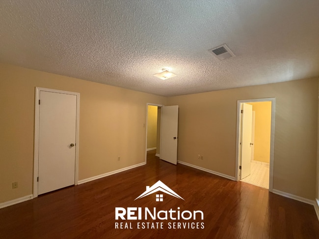 Building Photo - JUST LISTED! 3BR/2BA Memphis Stunner | Vaulted Ceilings & Stone Fireplace | Fenced Yard!