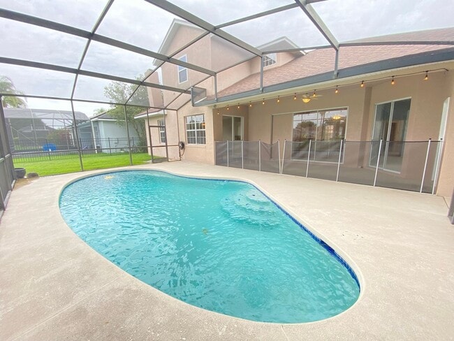 Building Photo - 3708 Molona Dr