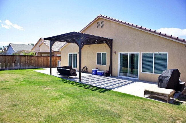 Building Photo - 48404 La Playa St