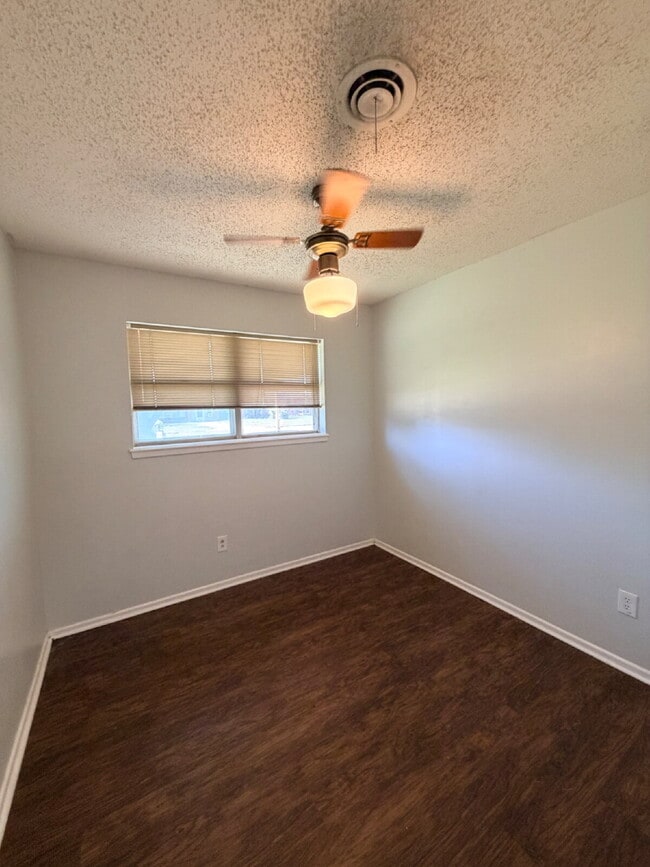 Building Photo - 3/2 close to universities and medical.
