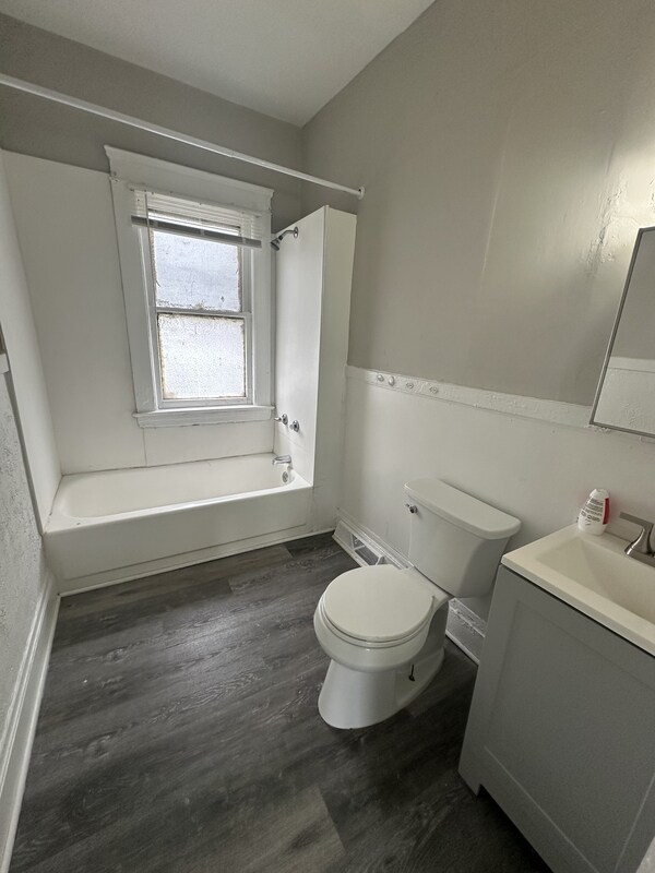 Building Photo - 3525 E 133rd St