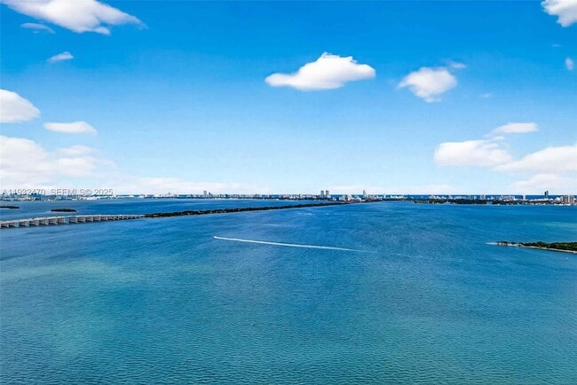 Building Photo - 700 NE 24th St