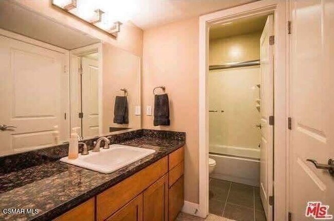 Building Photo - 10982 Roebling Ave