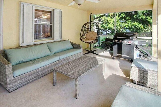 Building Photo - 120 E Park Ln