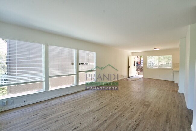 Building Photo - 45 Bayo Vista Way
