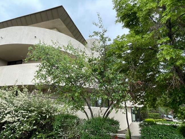 Building Photo - Two Bedroom Condo Available In Downtown Boulder