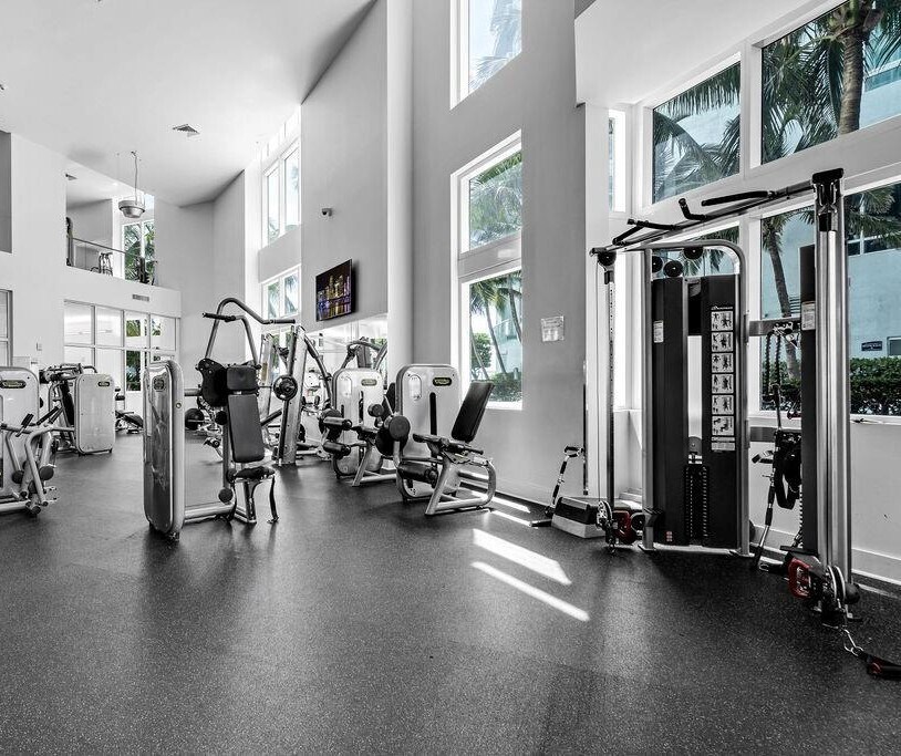 Building Photo - 1900 N Bayshore Dr