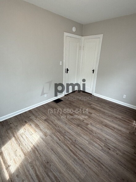 Building Photo - 1512 N Gladstone Ave