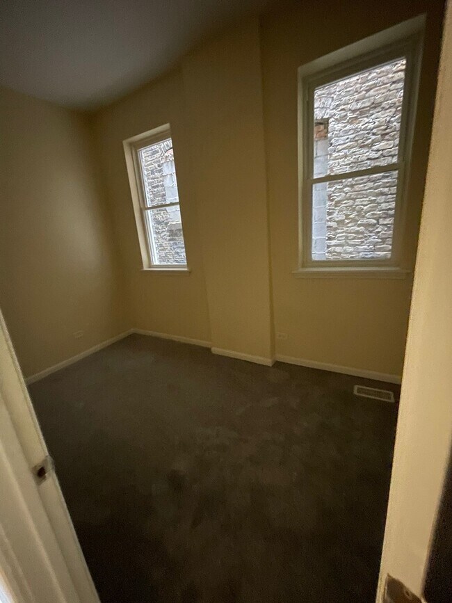 Building Photo - 1500 S Trumbull Ave