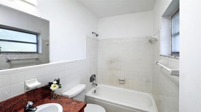 Building Photo - 1522 NE 34th Ct