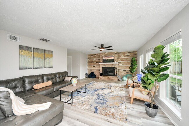 Building Photo - 1902 Kings Arms Way