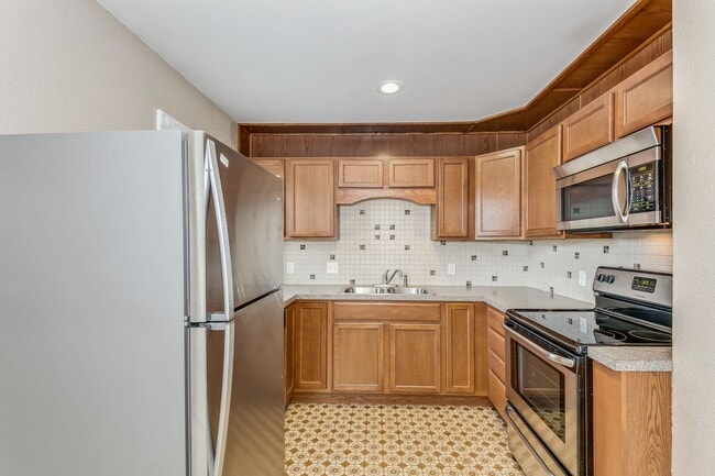 Building Photo - Updated 1 bed 1 bath duplex