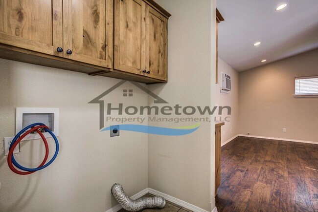 Building Photo - Cozy and Stylish 1 Bedroom and 1 Bathroom Cottage with Modern Features in Central Coeur d'Alene!
