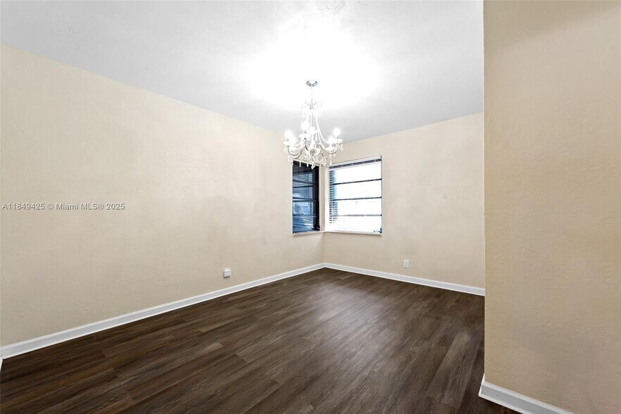 Building Photo - 1315 N 19th Ave
