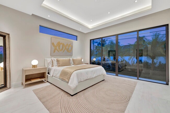 Building Photo - 2757 NE 34th St