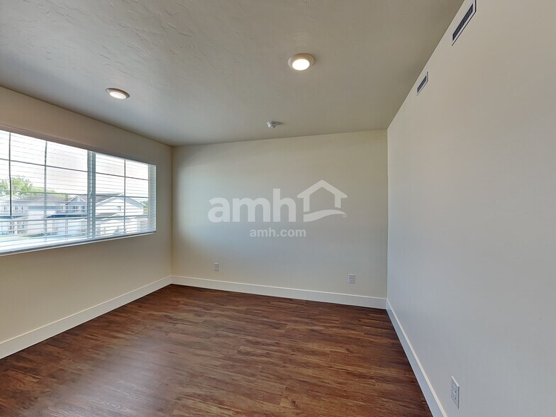 Building Photo - 1461 W Afton St