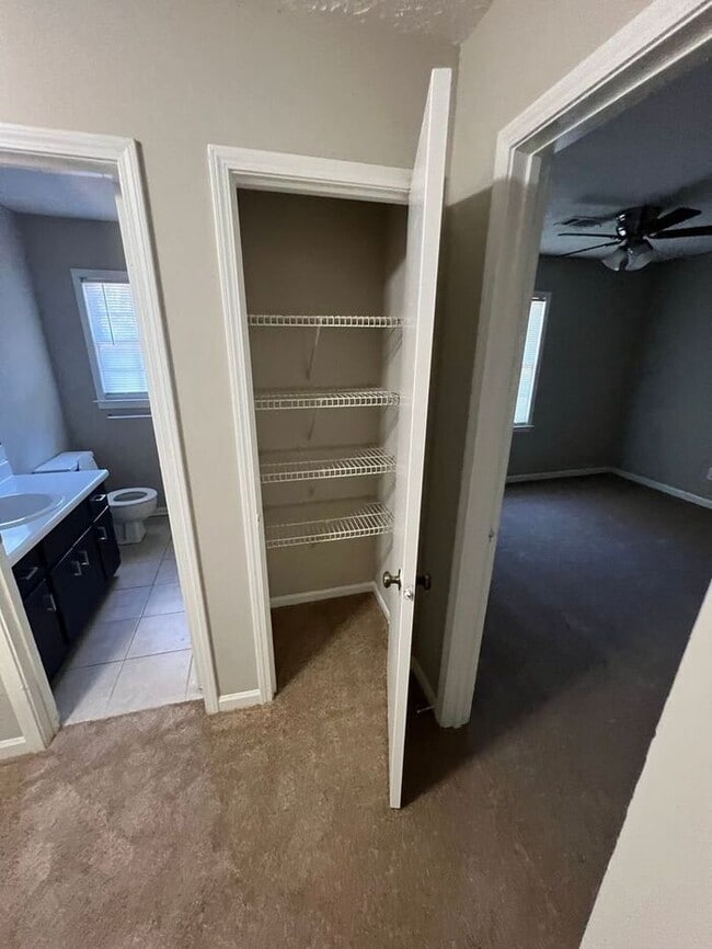 Building Photo - Ready to view now finally a 2 bedroom 2.5 ...