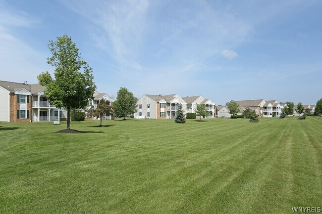 Building Photo - 25 Spring Meadow Dr