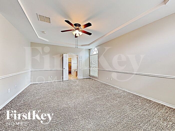 Building Photo - 304 Wisteria Way