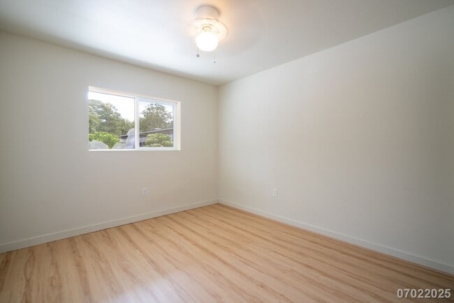 Building Photo - $3,200 | 3br/2ba Condominium in Sixty Parkside