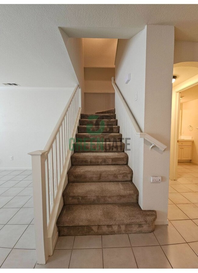 Building Photo - Charming 3 Bedroom 2 Bath Condo in TRACY! ...