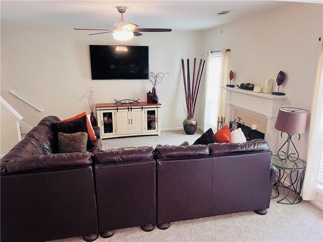 Building Photo - 1602 Silver Oak Dr